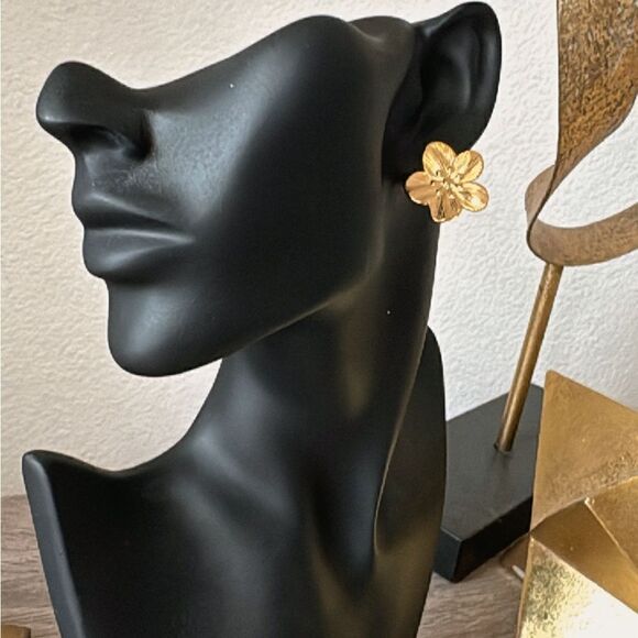 Bohemian flower stud earrings A680 - Picture 5 of 5